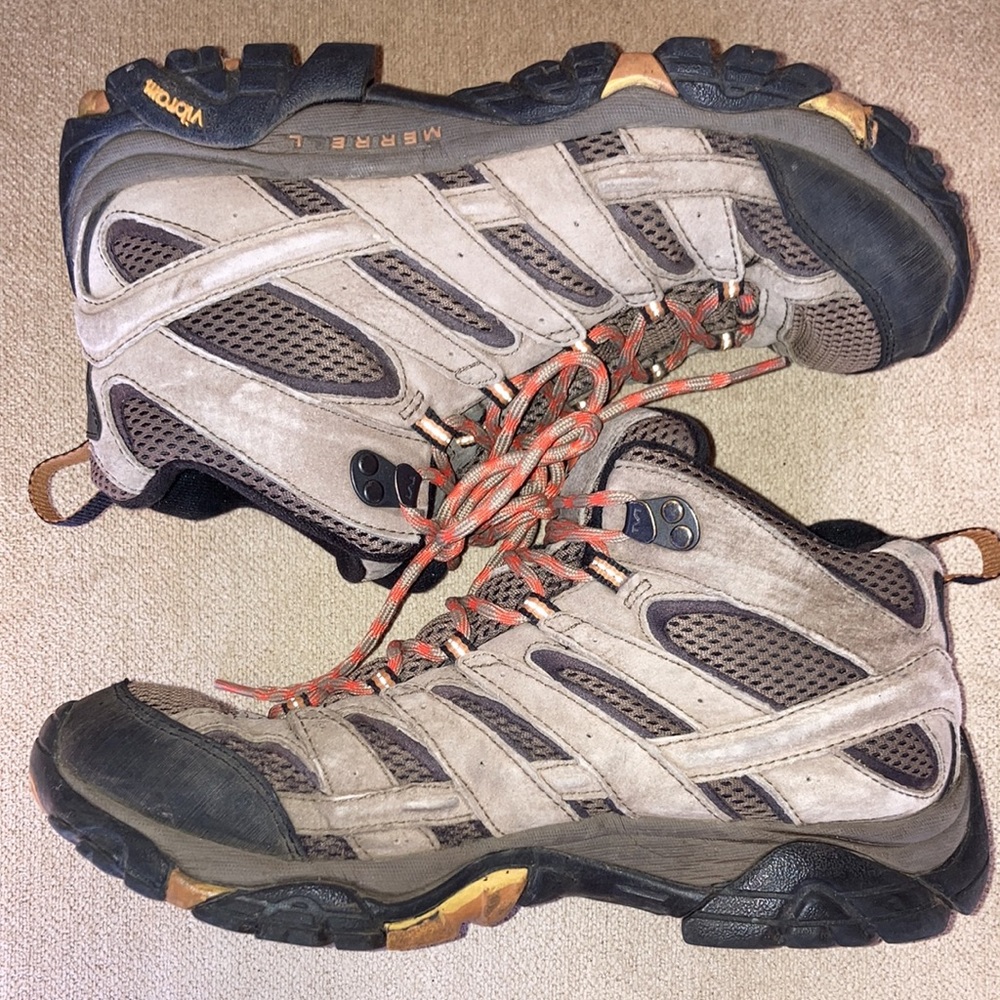 MERRELL Mens Moab 2 Hiking Boots Vibram Soles Size 10